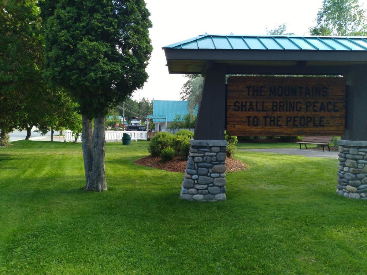 Appletree Inn Radium Hot Springs Exteriér fotografie