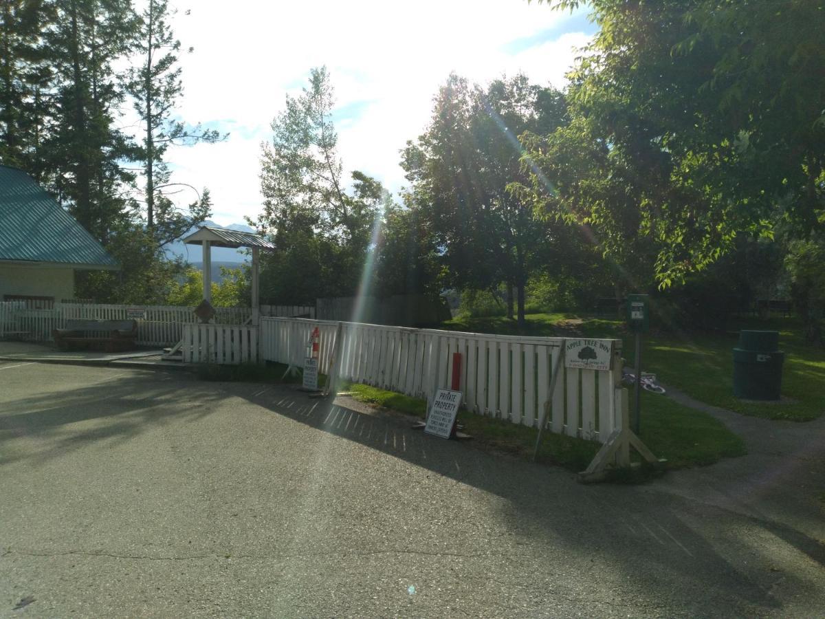 Appletree Inn Radium Hot Springs Exteriér fotografie