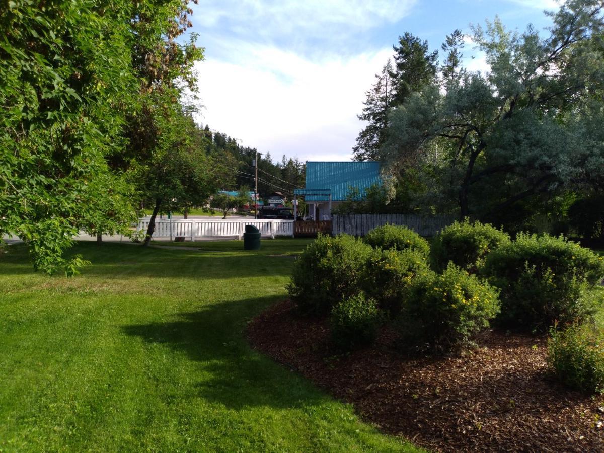 Appletree Inn Radium Hot Springs Exteriér fotografie